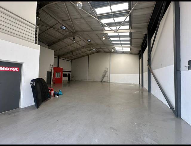 615M² WAREHOUSE TO LET IN KYALAMI